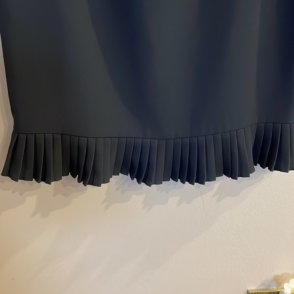 Evan-Picone  Women’s Black Pencil Skirt PLEATED HEM size 6P like new! - Picture 3 of 12
